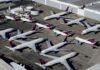 Neočkovaní zaměstnanci Delta Air Lines přijdou o část příjmu