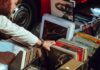 Vinylové desky se letos v Británii prodávaly nejvíce za posledních 30 let