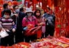 Peking kvůli covidu nedoporučuje objednávat zboží ze zámoří