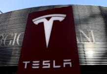 Tesla musí z amerického trhu stáhnout na 817 tisíc aut