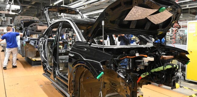Británie zažívá značný propad ve výrobě automobilů
