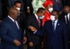 Prezident Demokratické republiky Kongo Felix Tshisekedi a etiopský premiér Abiy Ahmed a prezident Senegalu Macky Sall se připravují na skupinovou fotografii během slavnostního zahájení 35. řádného zasedání Shromáždění Africké unie.