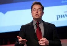 Elon Musk koupil Twitter
