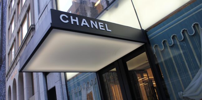 Chanel zakázal prodej zboží Rusům v zahraničí