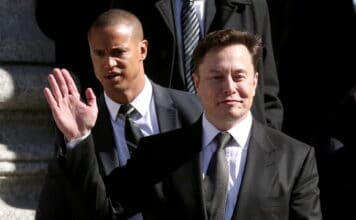 Elon Musk po zaměstnancích Tesly vyžaduje návrat na pracoviště