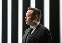 Rada schválila akvizici Twitteru Elonu Muskovi
