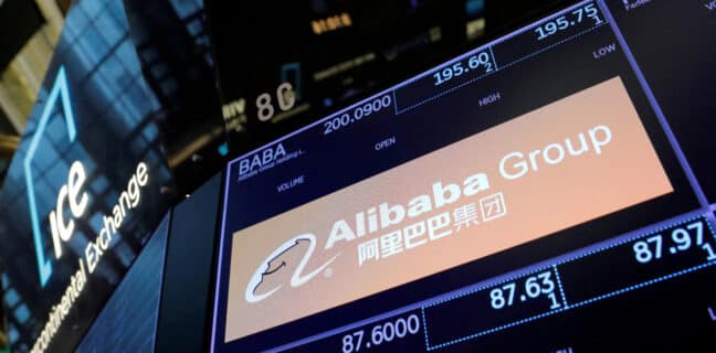 Společnosti Alibaba hrozí stažení z burzy v New Yorku