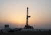 OPEC+ snižuje produkci ropy