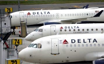 Zhoršení prognózy společnosti Delta vyděsilo investory. Akcie amerických aerolinek padají