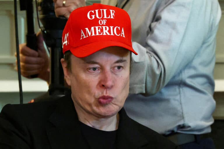 Hledá Tesla náhradu za Muska? Firma tvrdí, že jde o spekulace